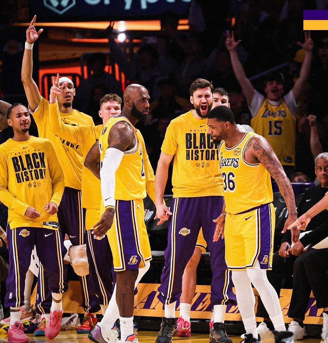 湖人战胜火箭在2026年4月19日进行的NBA季后赛首轮G1中，洛杉矶湖人队主场