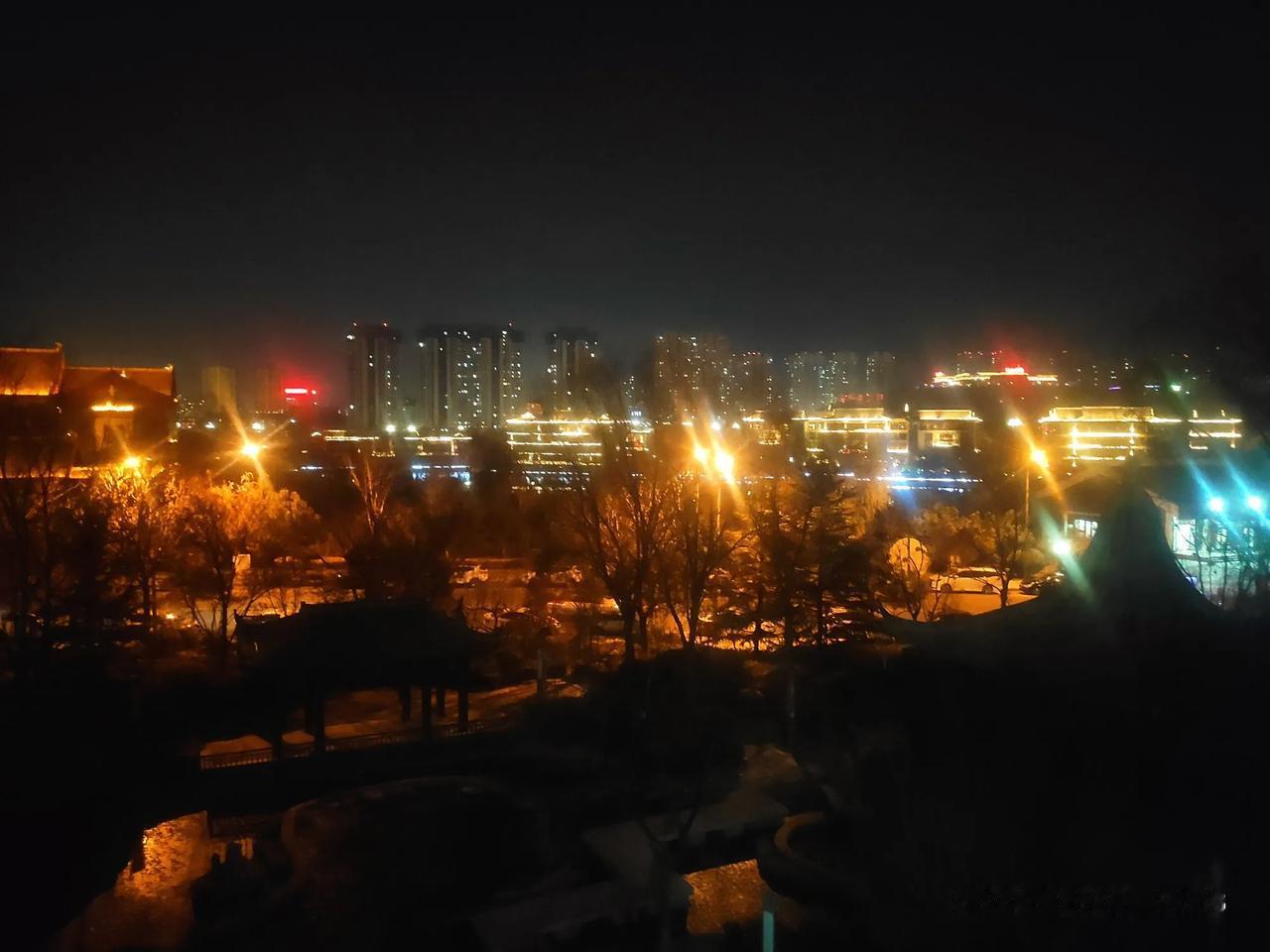 拍一张我的城市美景美丽的泰安泮河夜景，灯光璀璨，火树银花，美不胜收。