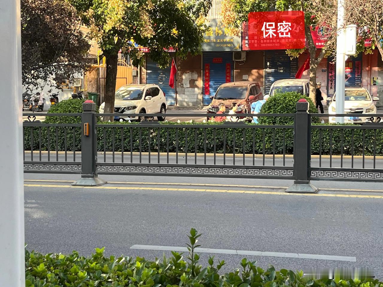  现在实体店的东西是不好卖了，原来国庆节假期那里有关店的，国庆假期那是商品的消费