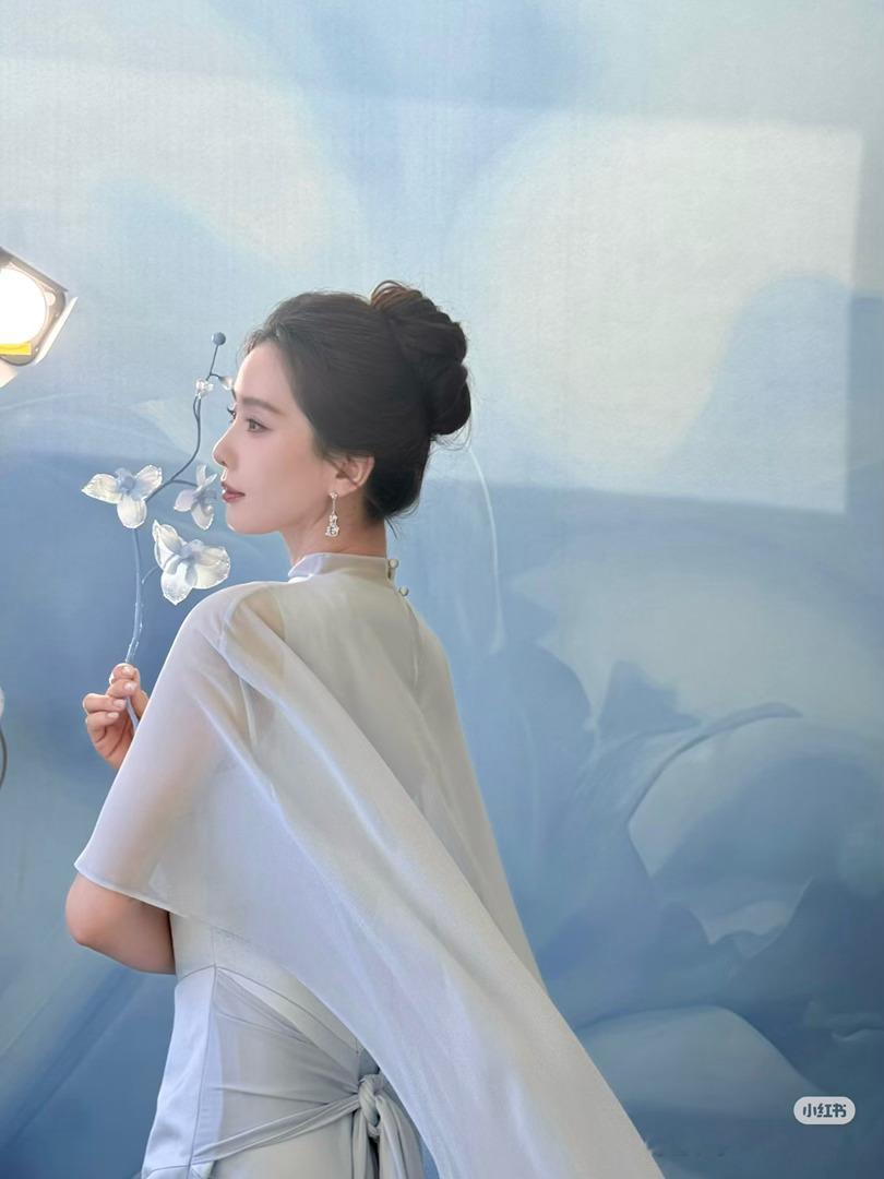 今天出席线下活动的刘诗诗