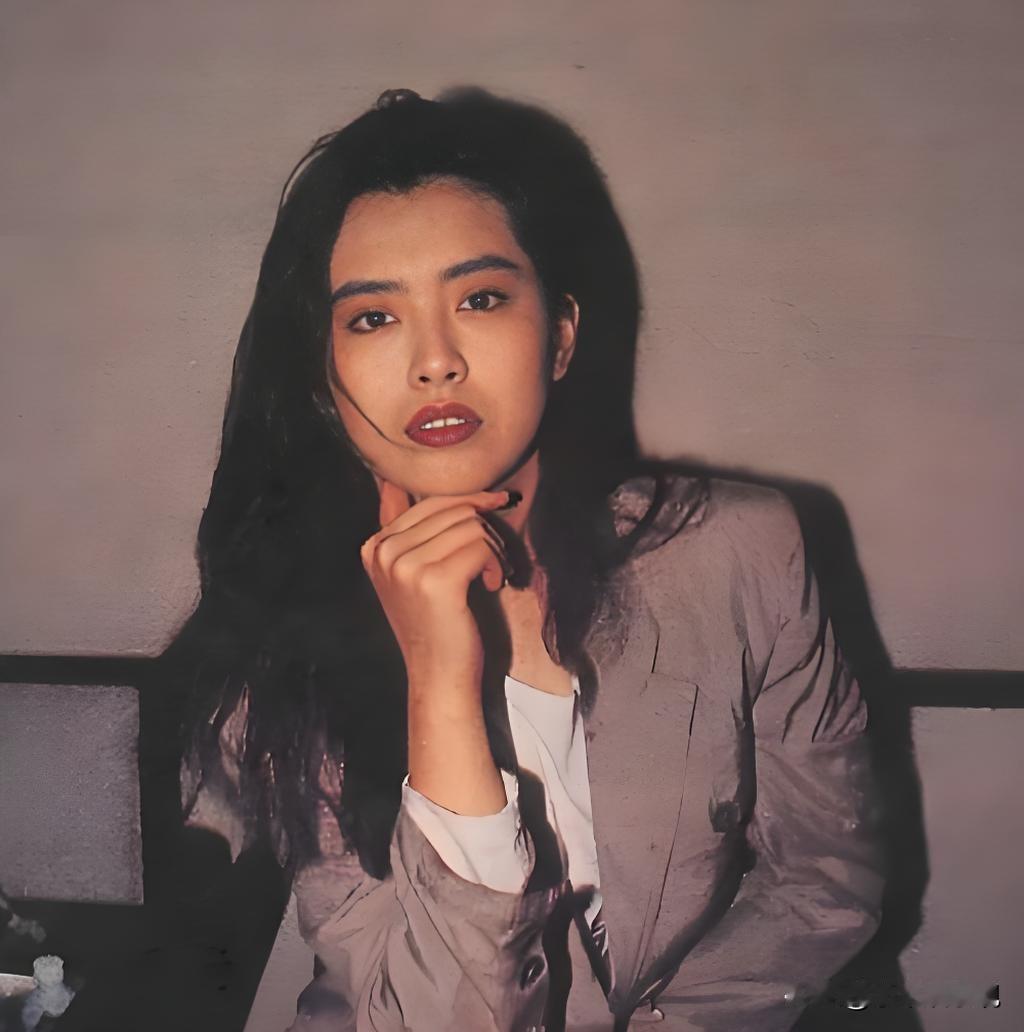 独家记忆杀！59岁王祖贤抖音首秀爆了：一笑梦回聂小倩，善举再暖人间路

她一笑，