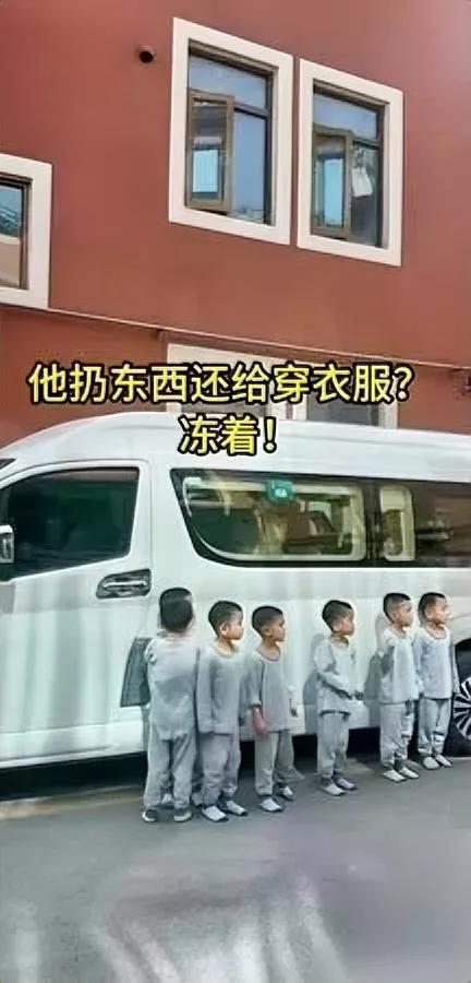 带七胞胎的52岁爹

最近又火了

七个儿子往楼下扔靠垫被邻居找上门，他的操作比