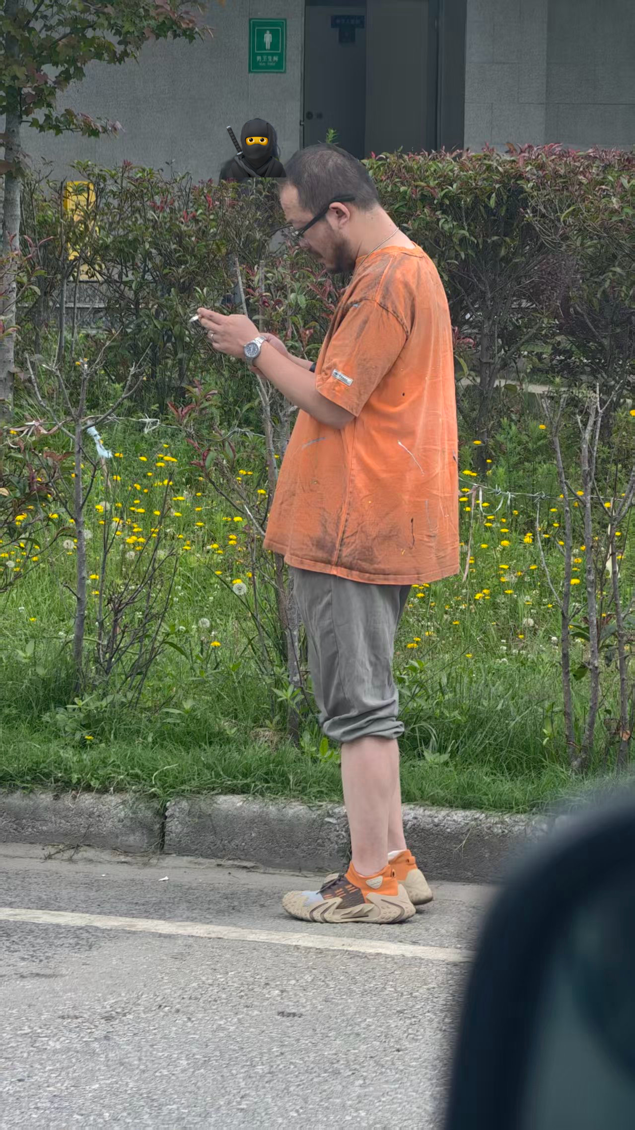 我是不是菌子吃得不对，我在云南路边这是偶遇二总了？ 曲靖·酒房