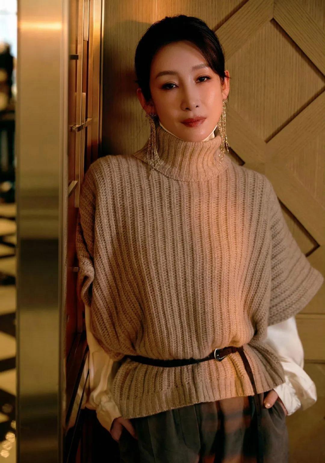 秦海璐的日常穿搭太绝了！慵懒又高级的气质感直接焊在身上
 
秦海璐这日常穿搭也太