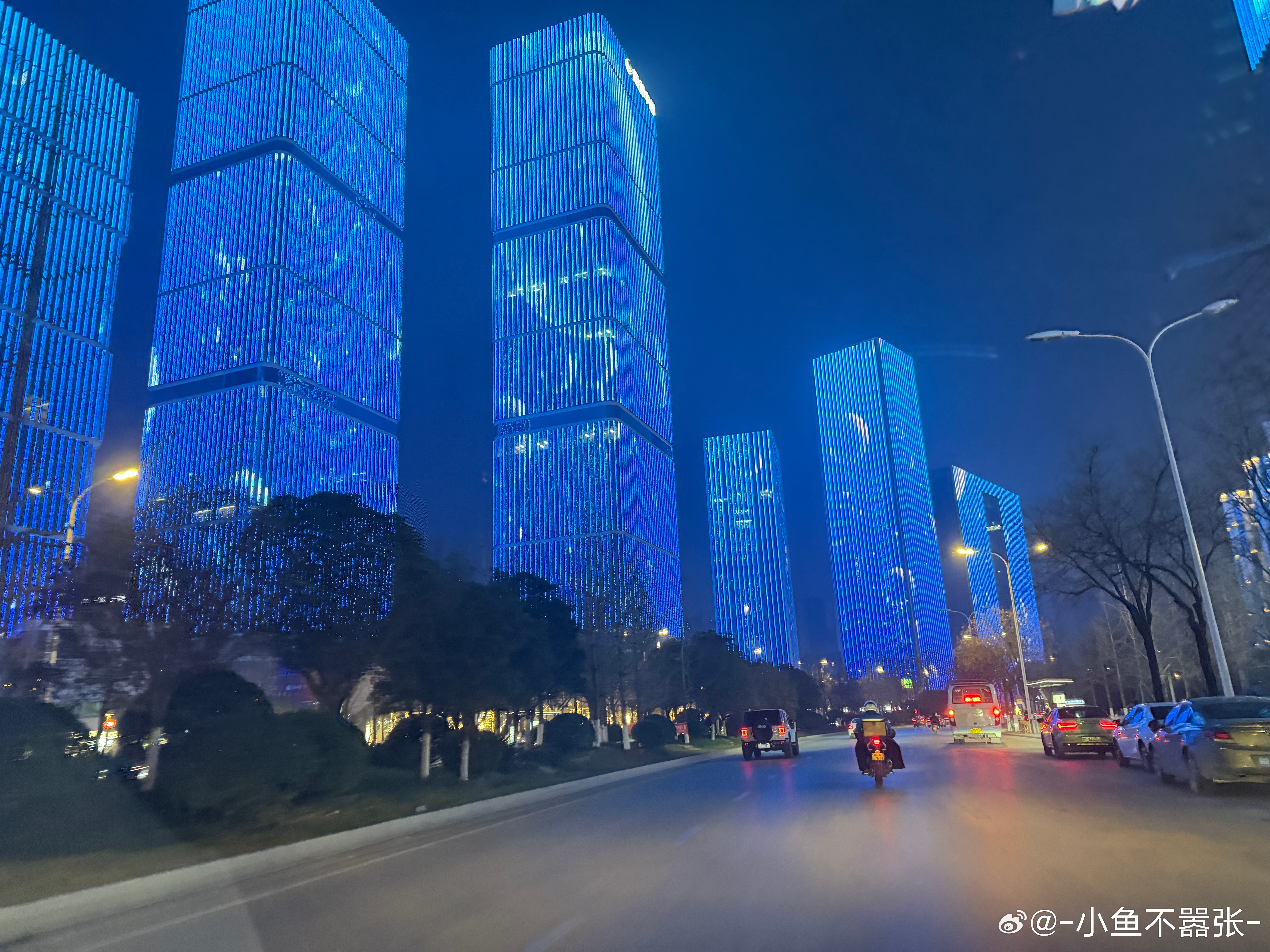 许久没来浐灞 夜景都不一样了 