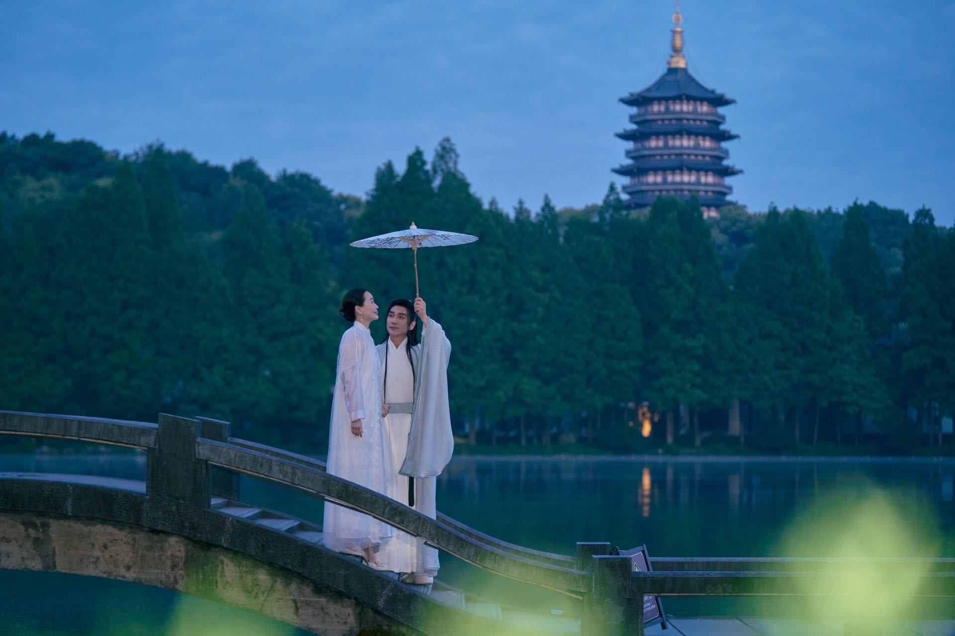 #林依轮凌晨2点化妆错峰游西湖##林依轮五一另类错峰游# 真！错峰游西湖！林依轮