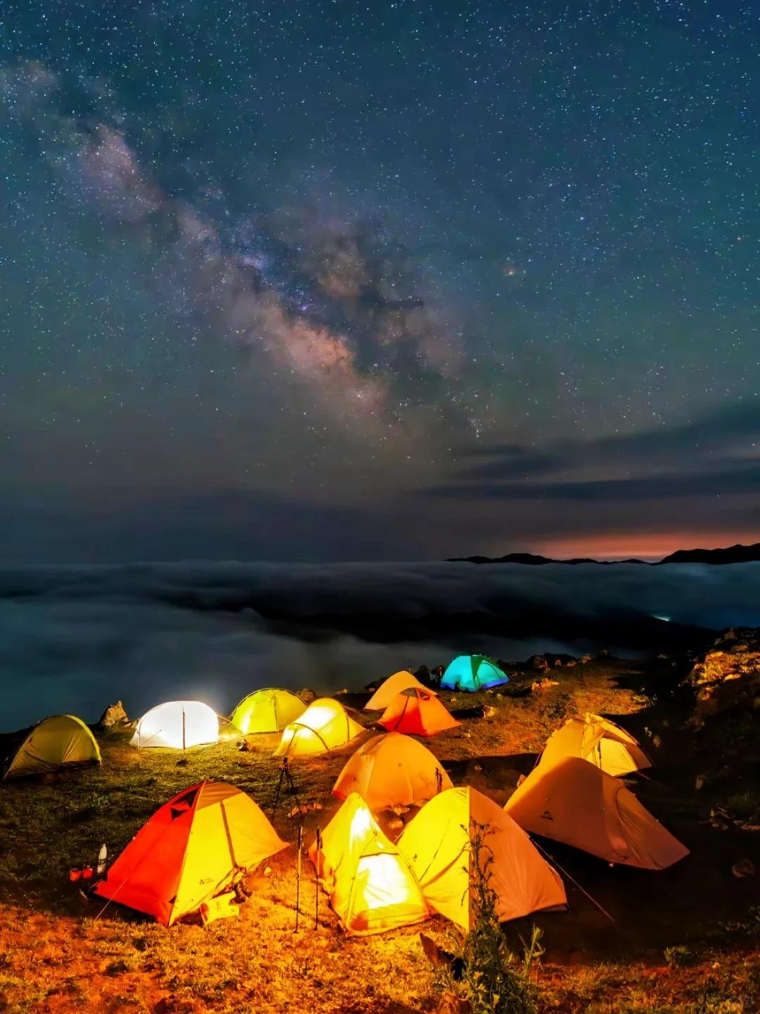 北阳山露营✨与英仙座流星雨撞个满怀。📍 地点：陕西商洛·北阳山 ⏰ ...