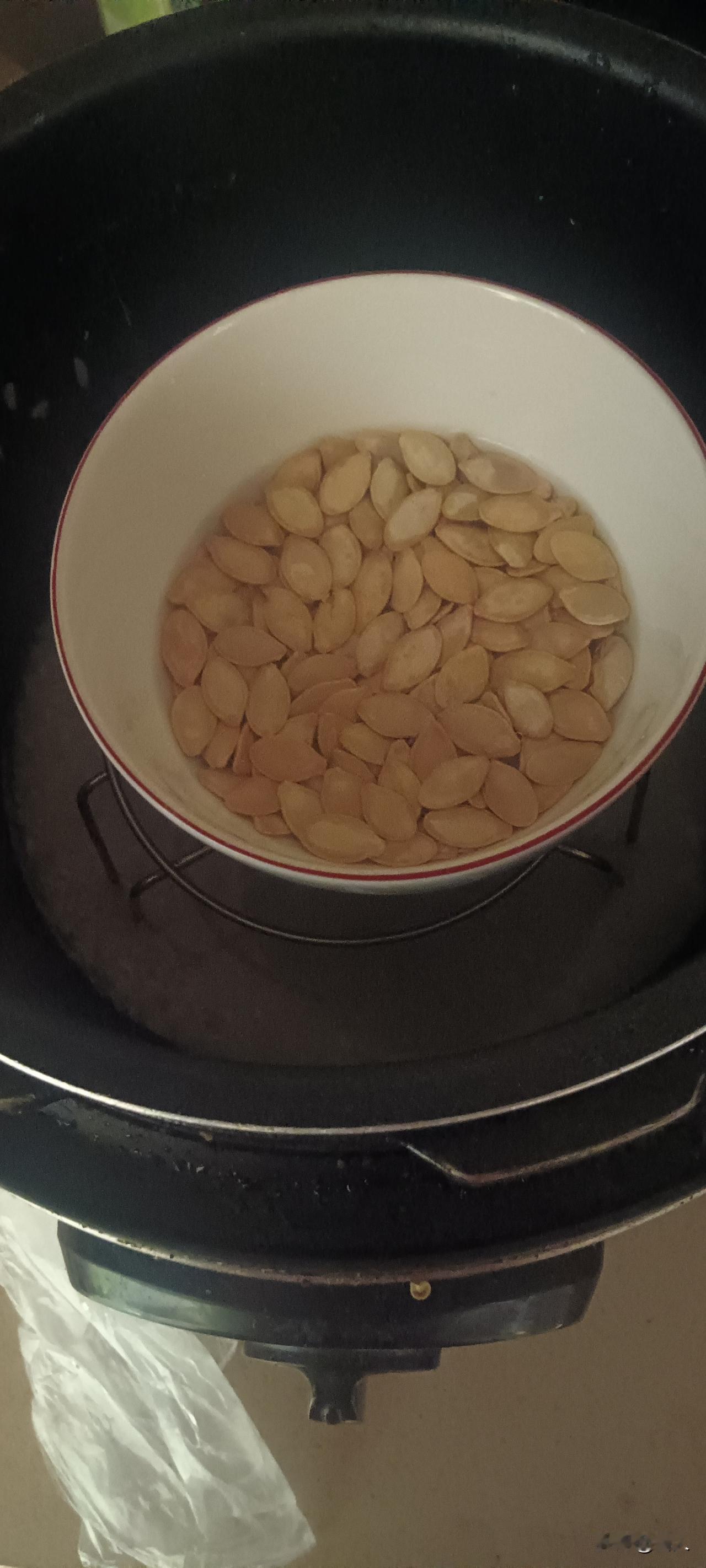 我认为相信吃亏从不是懦弱退让，也不是傻傻付出，而是一种通透的人生智慧，更是宽厚的