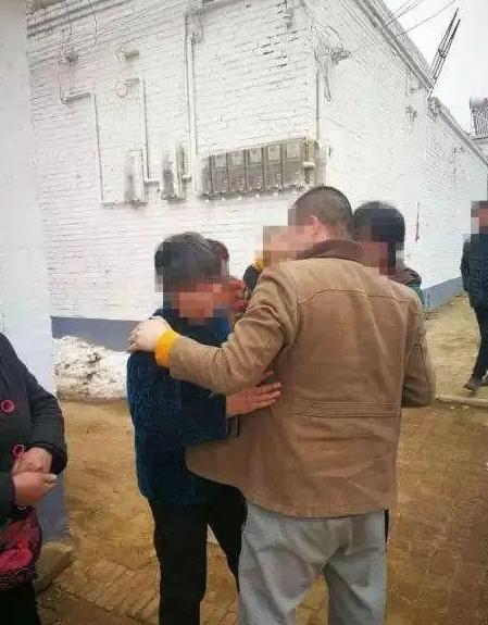 完全属于正当防卫！河北邢台，女子的情人殴打并辱骂女子丈夫，要求他签离婚协议书。女