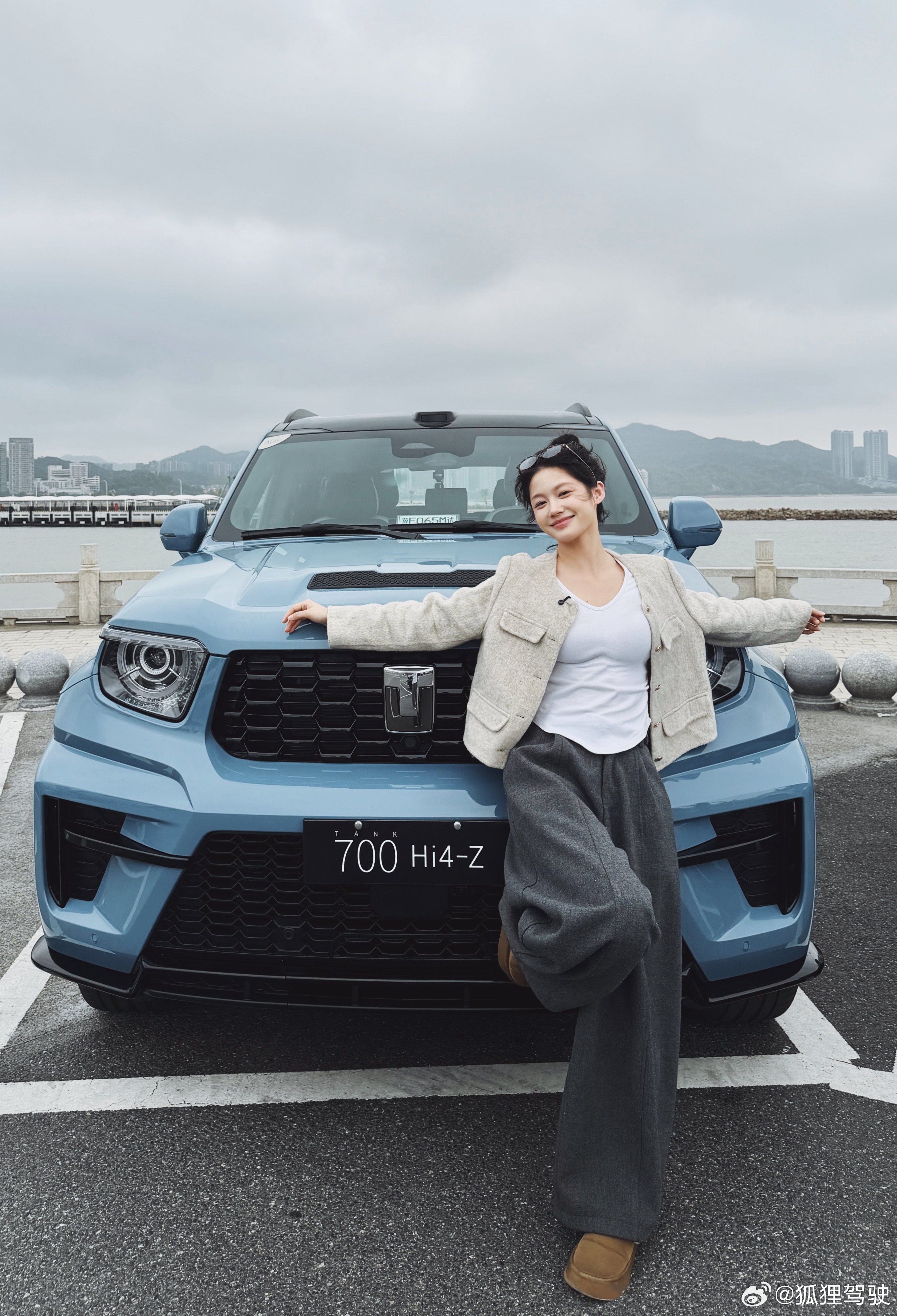 感谢坦克，第一次开上这么酷的大玩具🥰我一直觉得，越野就该是糙的、硬核的，为了通