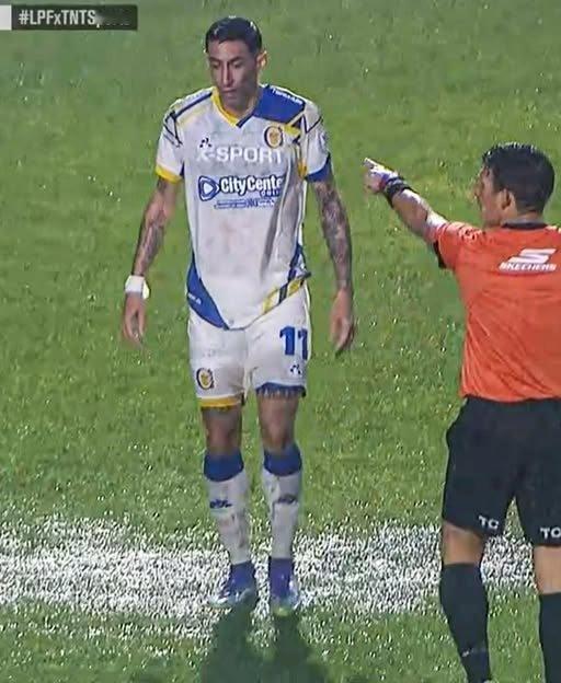 迪马利亚曾效力于皇家马德里、本菲卡、曼联、尤文图斯、巴黎圣日耳曼以及阿根廷国家队