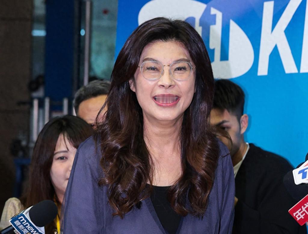 郑丽文谈台湾统一问题时表明，统一有两个条件：
第一，要和平。第二，要台湾人“乐见