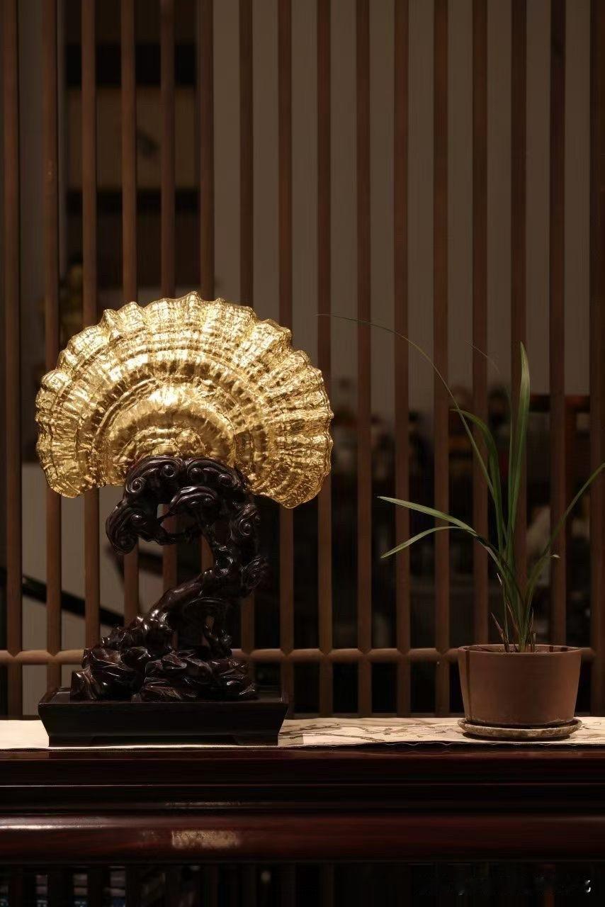金韵灵芝｜一方雅物，藏尽东方清欢

于案头置一件髹金灵芝，便揽住了中式独有的温润
