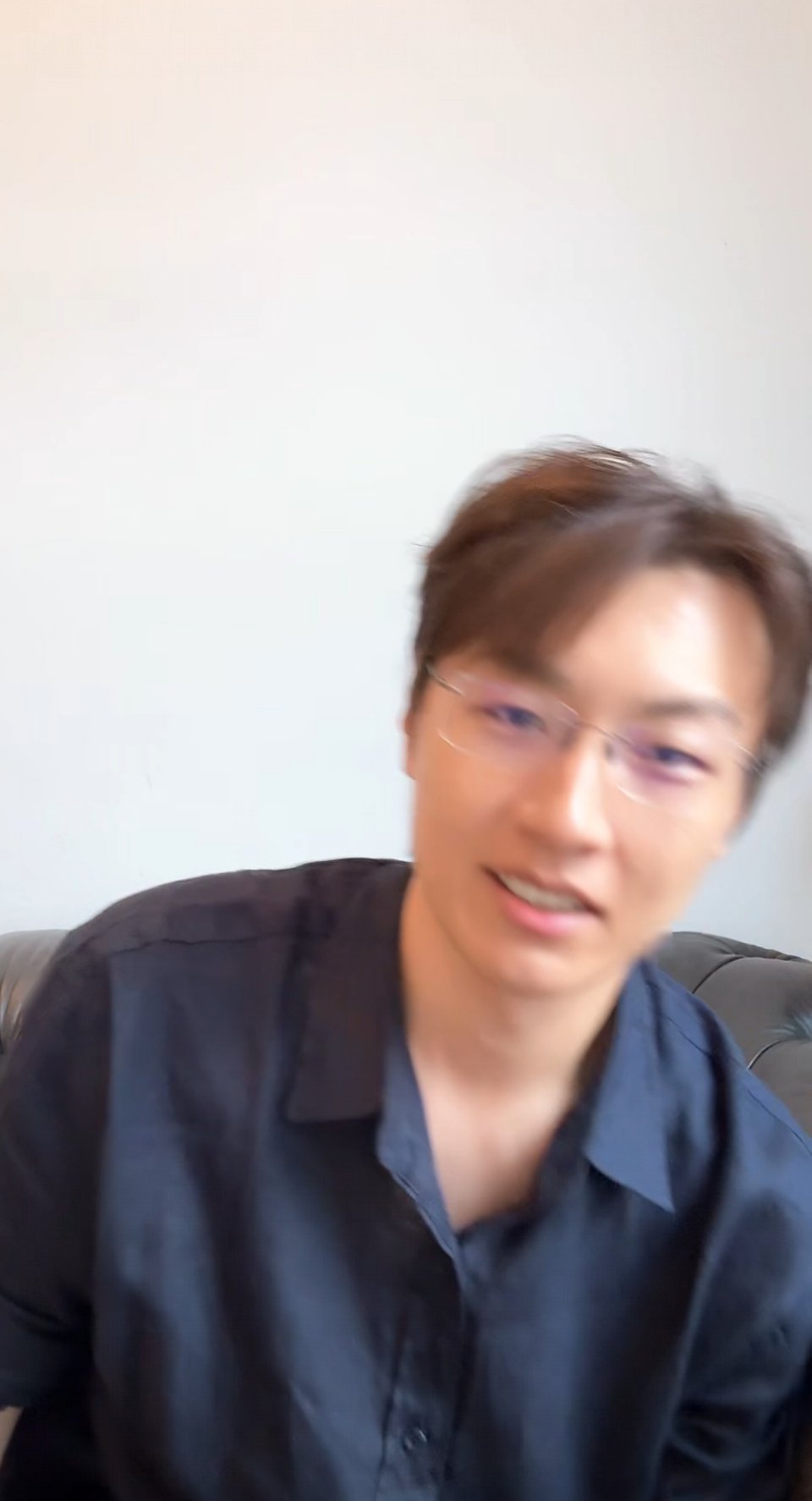 哥，怎么秃了，害！ 