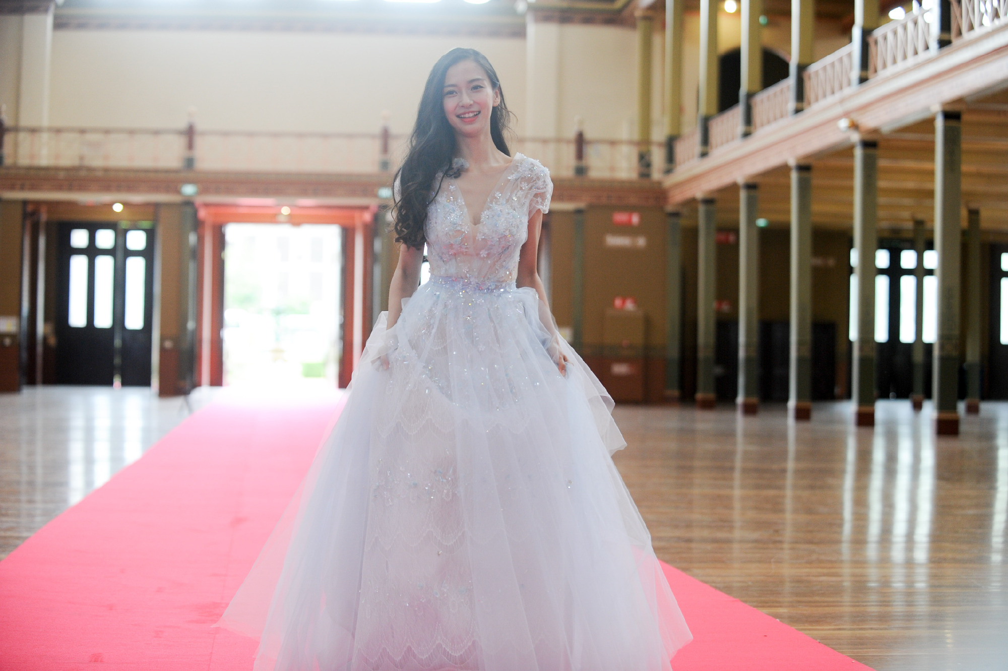 angelababy[超话] 🌸angelababy“你说要成为追光的人，可在