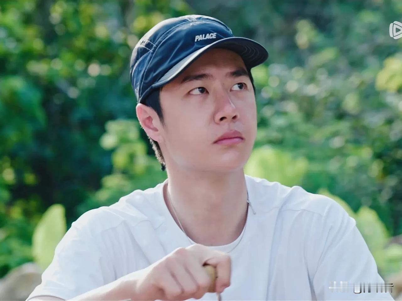 一心一意沉浸在手磨咖啡世界中的王一博！这咖啡肯定不错吧！
