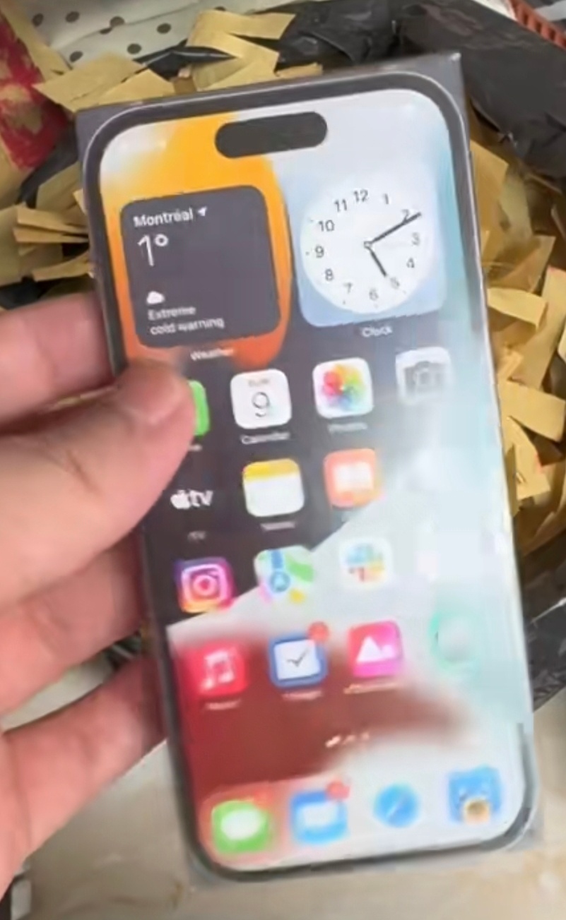 给老祖宗上坟熊孩子把钱顺回来了今年清明节祭祖，发现好多都还准备了iPhone，说