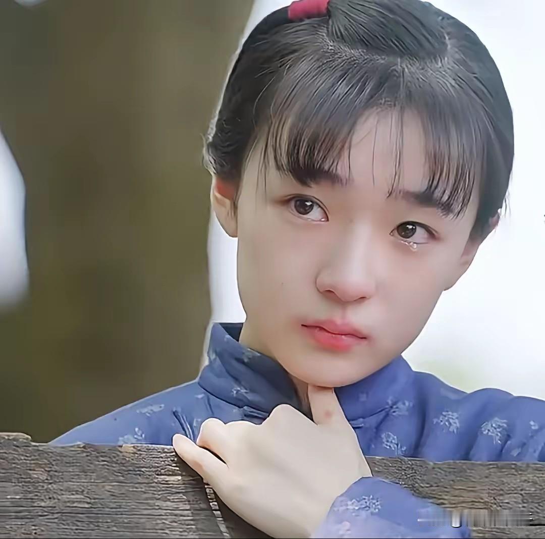 感觉《八千里路云和月》是两个导演拍的，太分裂了！
上海这边的戏拍得太好了！万茜、