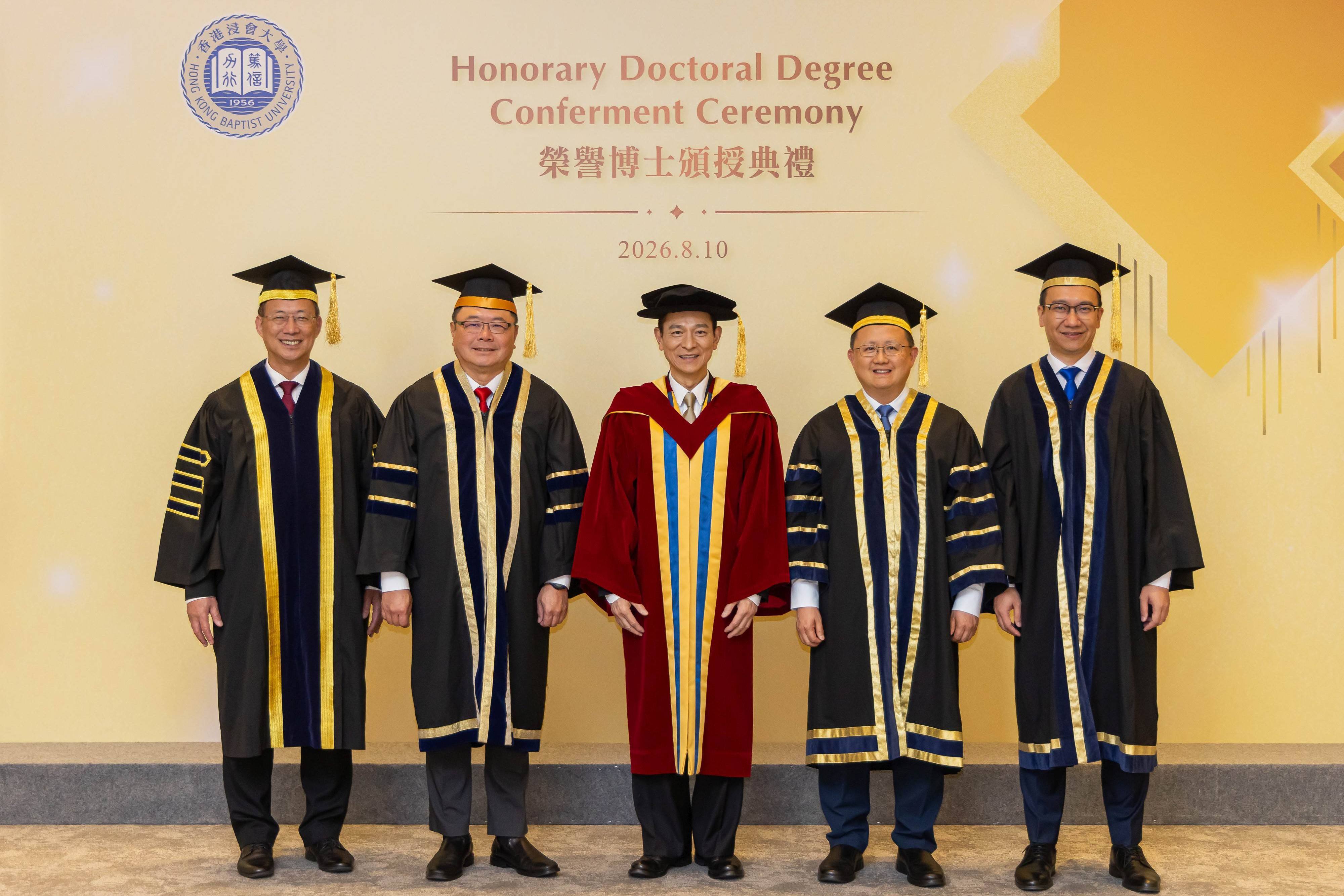 【刘德华获颁香港浸会大学荣誉博士】刘德华香港浸会大学荣誉文学博士 香港浸会大学1