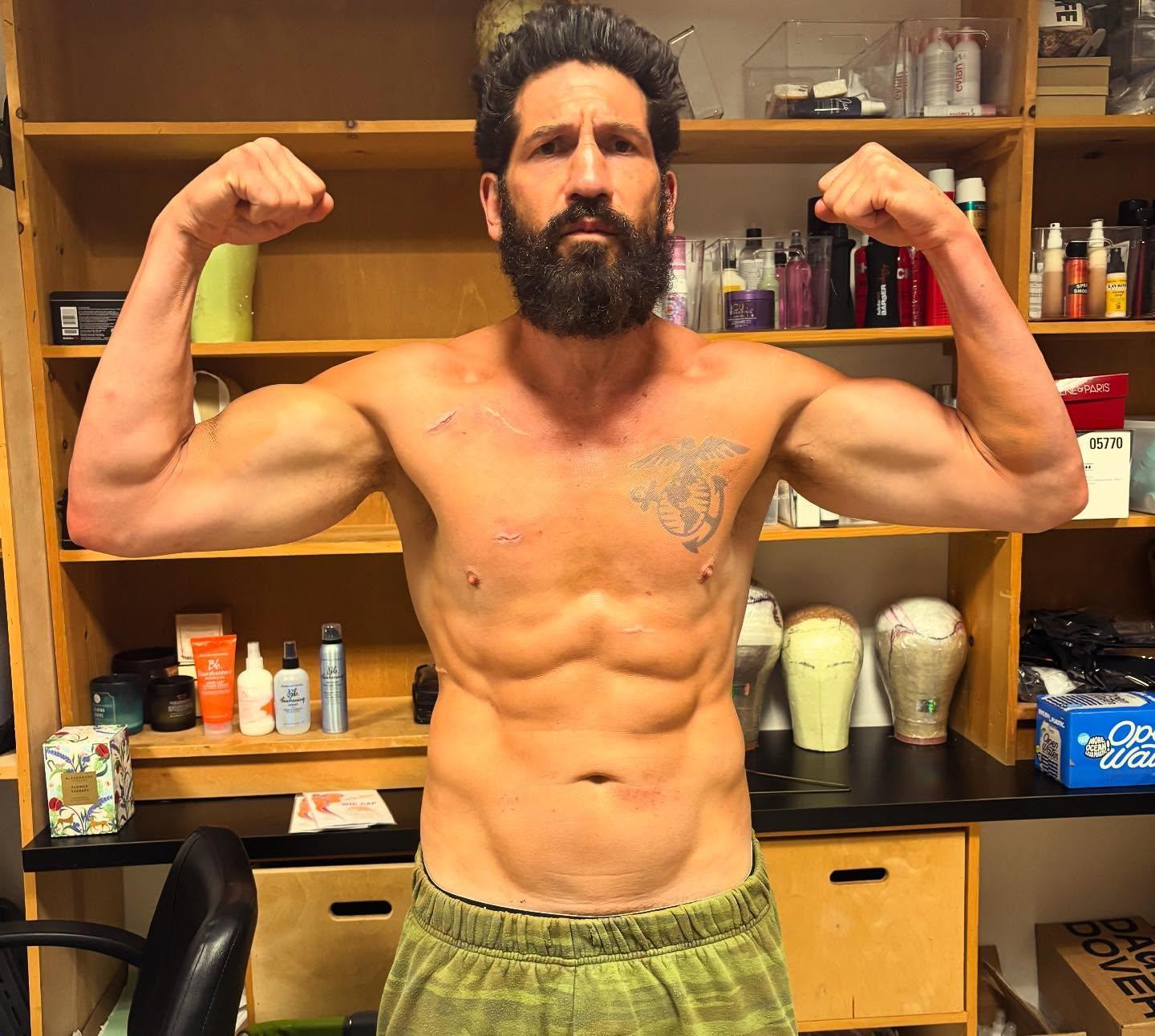 型帅！Jon Bernthal自曝参演蜘蛛侠：崭新之日幕后照肌肉新照！他将回归继