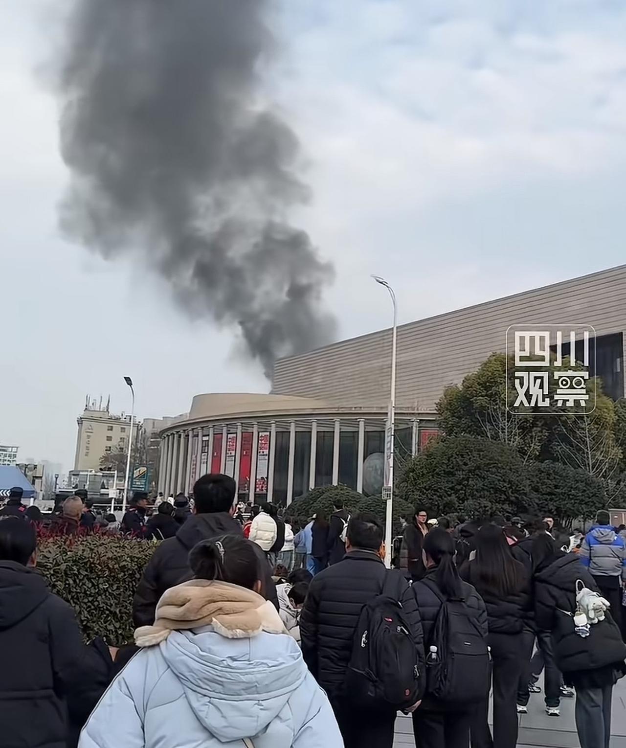 几千年来，

用来平账的方式还是这样朴实无华，

湖北美术馆算是把路给堵上了。