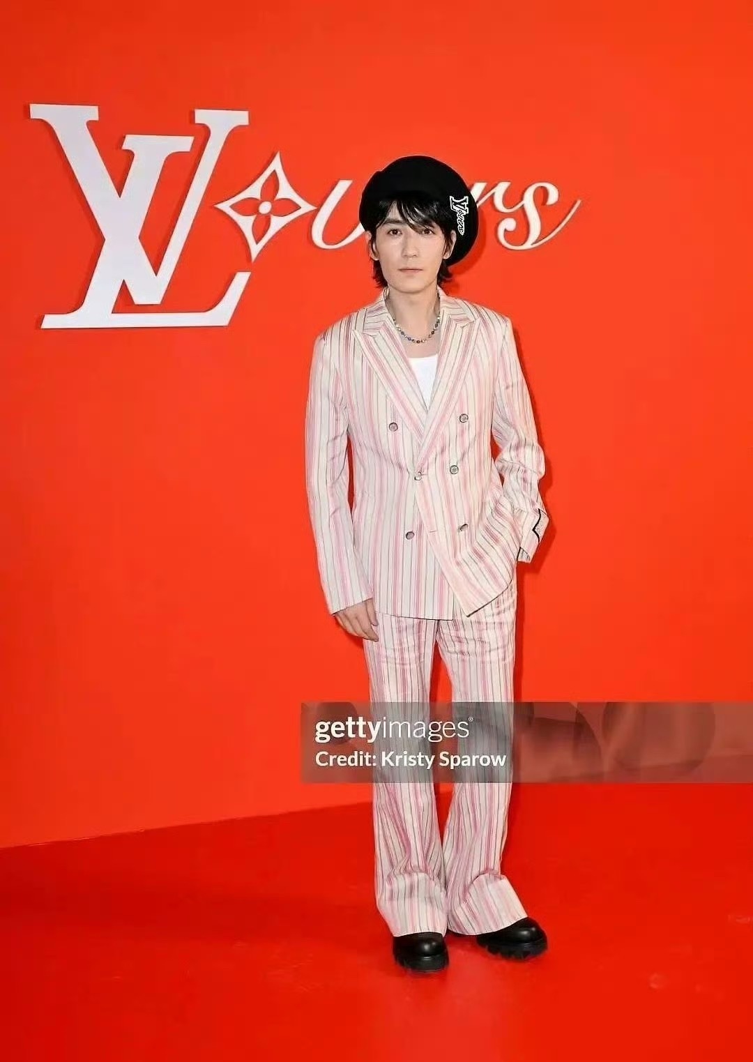 妈呀，就这小脓包还到处报自家正主身高试图让他当保镖呢，当保安都没人要吧？ ​​​
