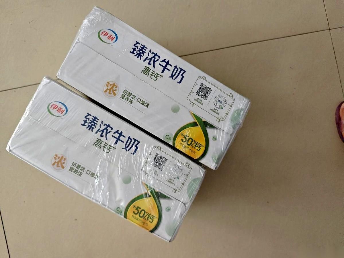 门铃响的那一秒，我怂得像个干了缺德事的贼。
死活不敢去开门，最后硬推着我儿子去接