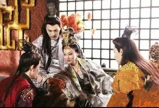 狄仁杰劝武则天戒色，武则天给他看了自己的牙齿后，他便哑口无言。

      武