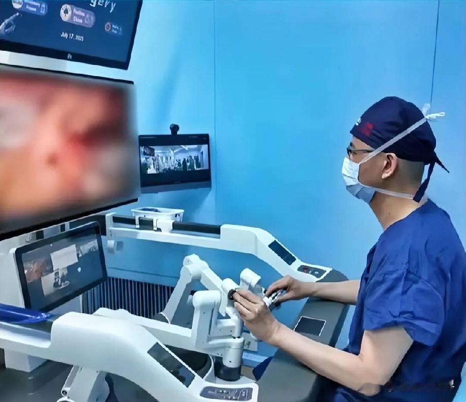 12月25日凌晨的最新消息，速报，全都不容错过，第一条：福建舰最大医务中心：央视