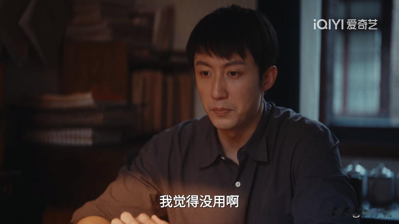 《重器》刘二林花6块钱买了一把玩具手枪和假警服，在集市上用枪抵着别人抢钱，被抓后