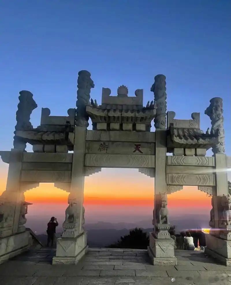 根据《周礼》记载和考古发现，玉璧与玉琮的祭祀功能确实存在明确的礼制规范，而具体祭