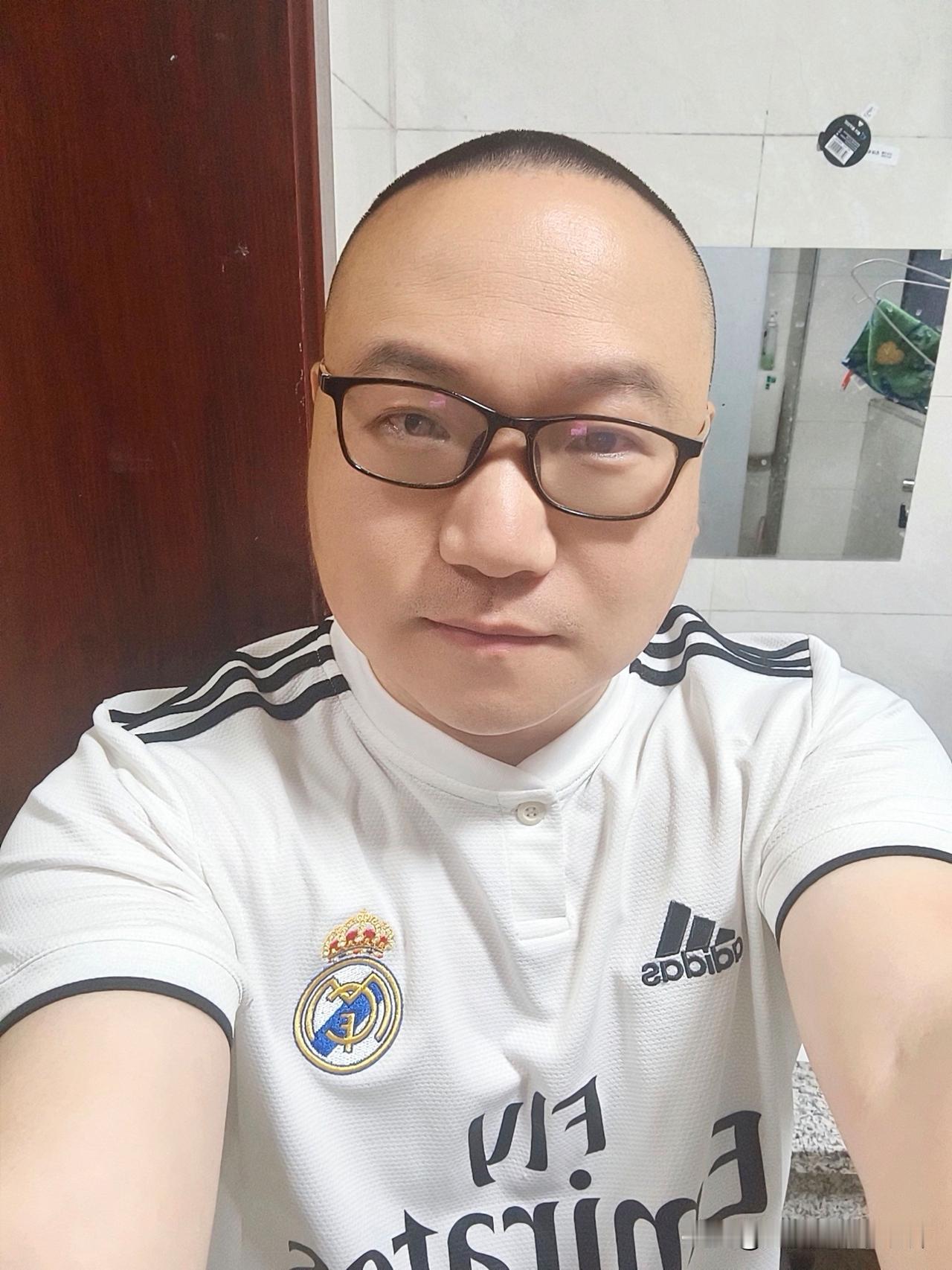 29年球龄大叔为宜昌队加油！

1997年，我在宜都一中上高一。班上几个同学天天