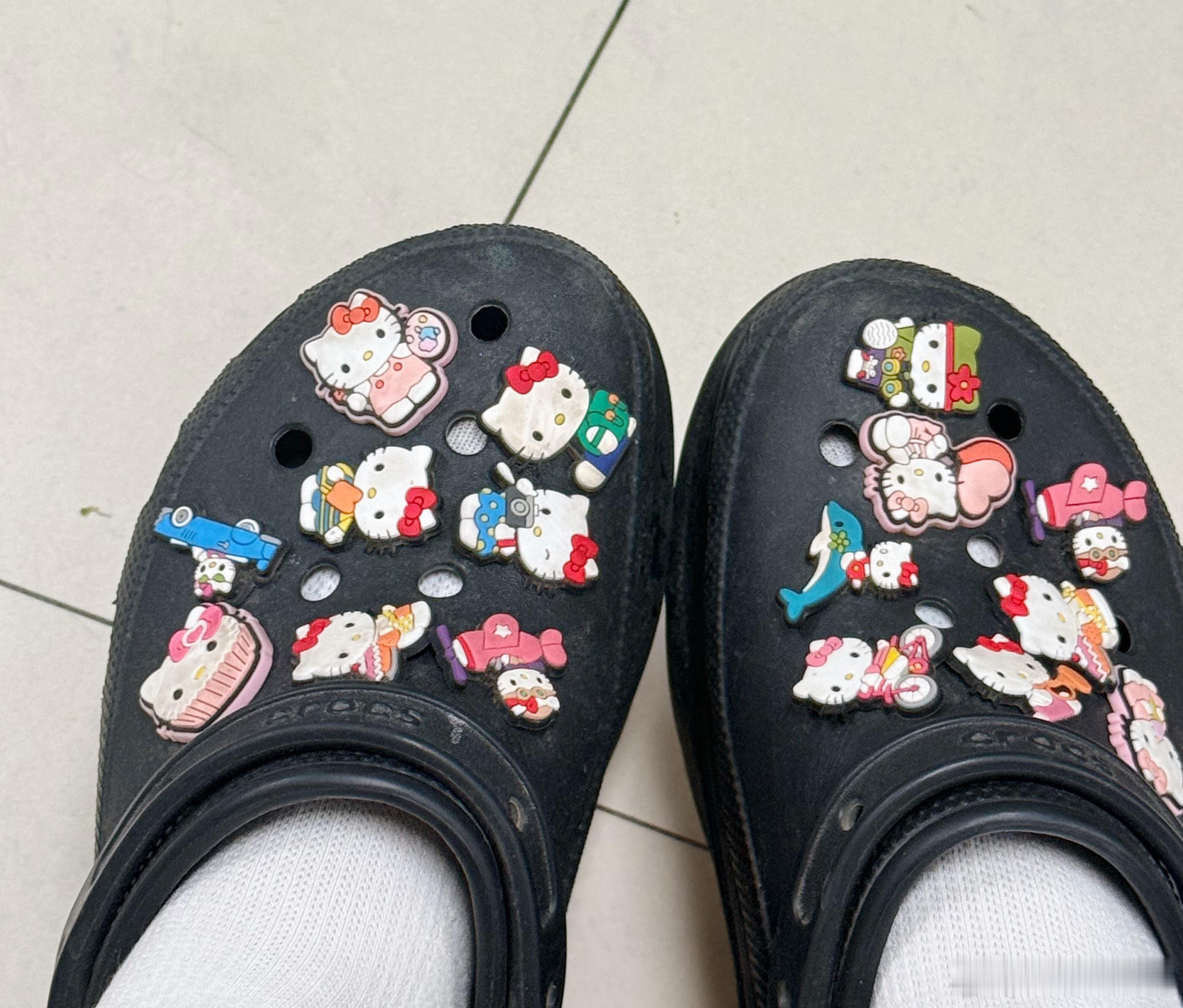 忙活一早上，办理住院找酒店，现在在酒店点外卖点水果点水，吃完饭躺在小床上听着歌曲
