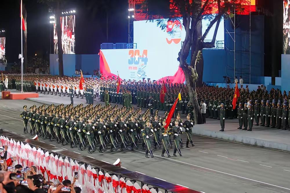 与美国签协议后，越南致函中国，再邀解放军仪仗队阅兵，引起外界关注。

越南刚和美