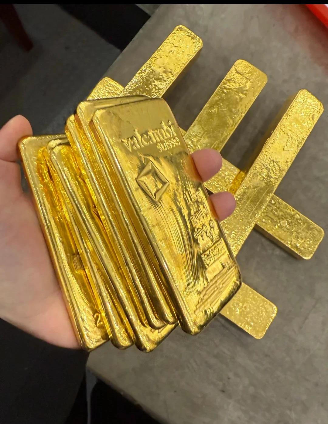 1月10日黄金大风暴！
1090亿美金强制平仓，
散户别再傻傻割肉！
 
手里有