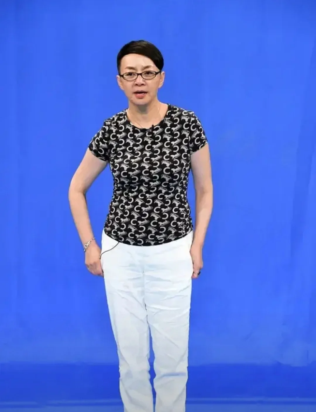 杨澜问宋丹丹:“这些年你为什么不上春晚了呢？”宋丹丹说:“我也想上啊...