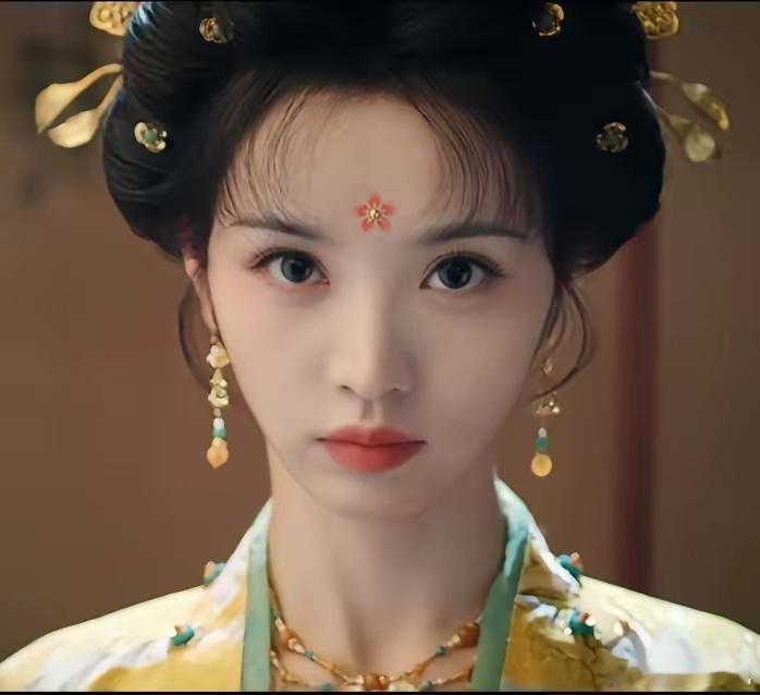 终于发现导演为什么让田曦薇演许凯老婆了，不是因为不按套路出牌的“活人感”，也不是