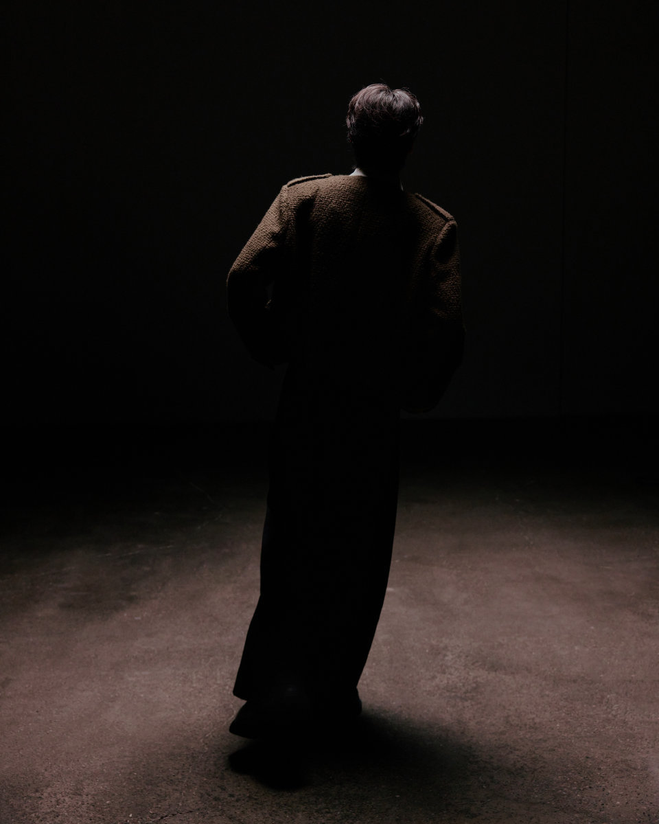 田栩宁格调自成，谁懂阿栩这身美拉德小香直播look的帅气值呢，期待住待会的直播的