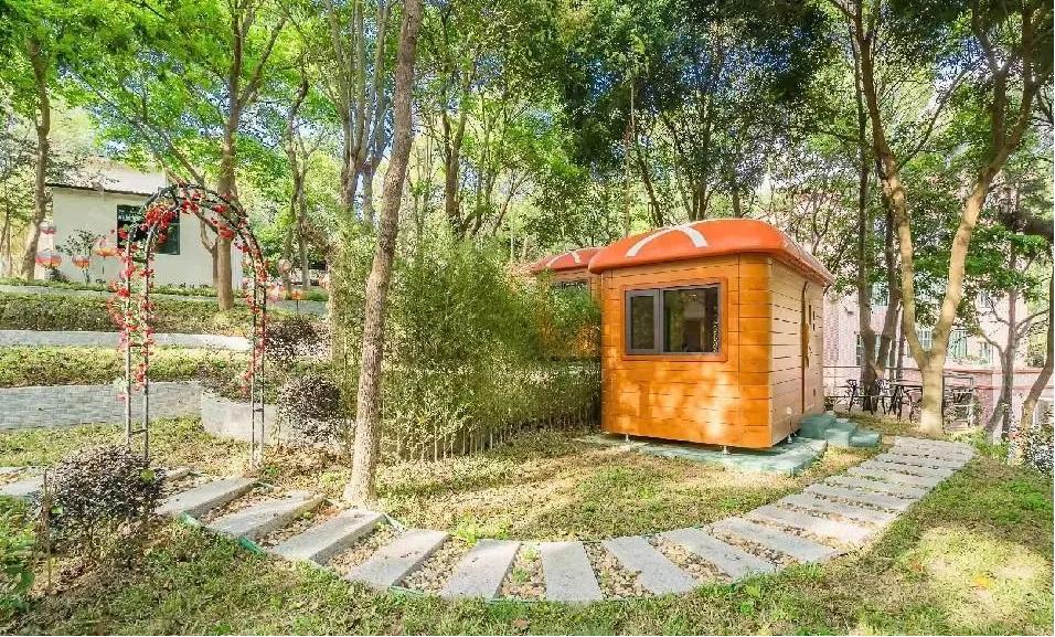 #出门去踏秋#
四周环山，层峦耸翠，风光旖旎园区林木参天，成荫蔽日，曲径清流。建