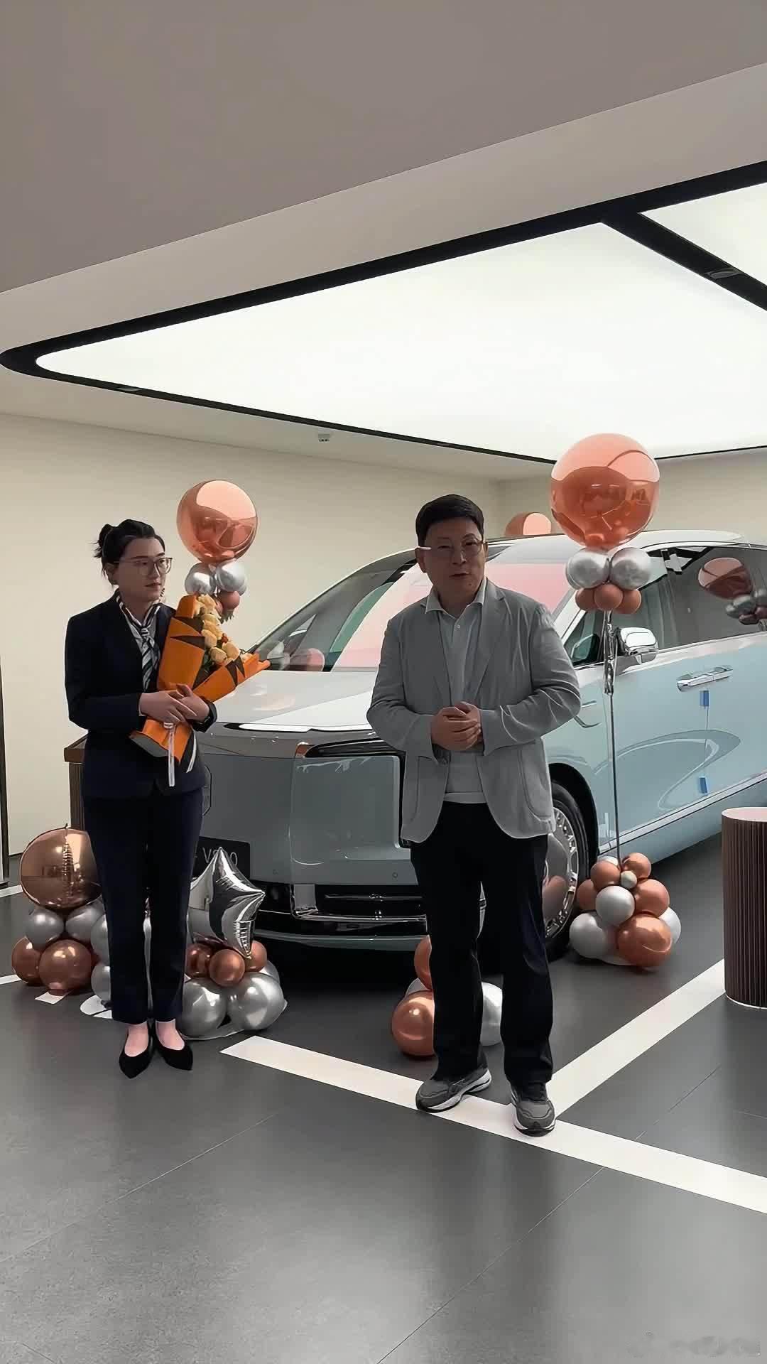 华为赛力斯合作模式调整影响9月15日，鸿蒙智行与问界发布说明：问界仍是鸿蒙智行成