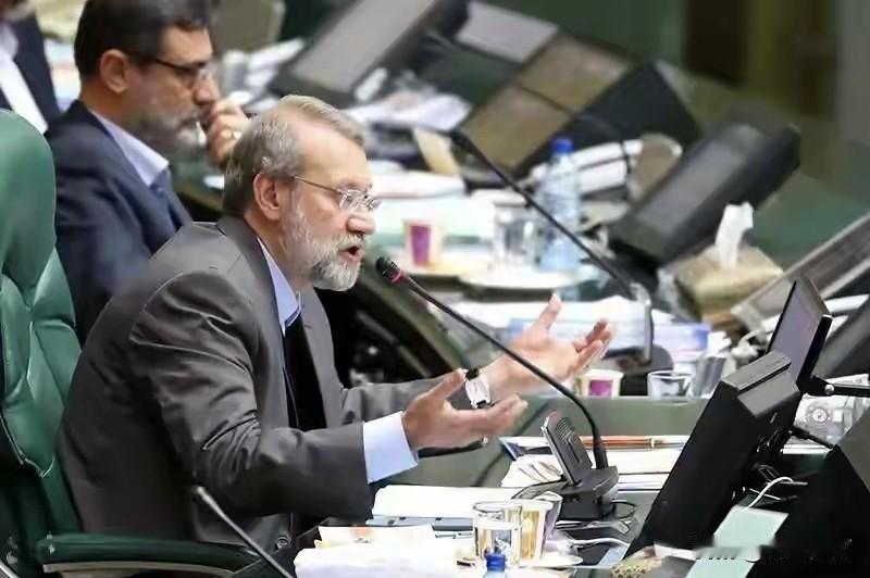 伊朗伊斯兰共和国总统佩泽希齐扬当地时间18日凌晨发表正式声明，沉痛哀悼在近期恐怖