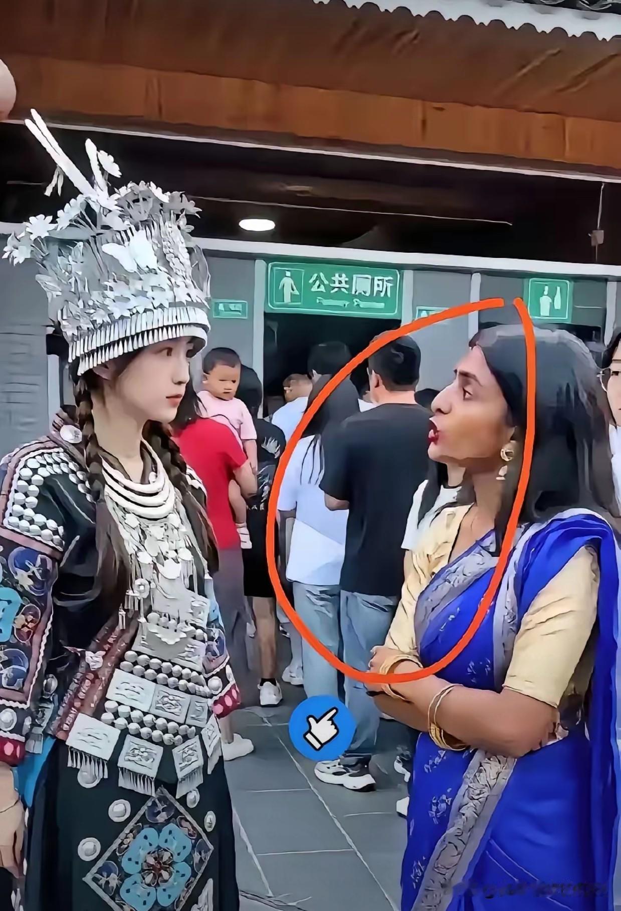 贵州景区，印度女子不排队上厕所，还理直气壮：在印度我们不用排，要排也是你们排！这