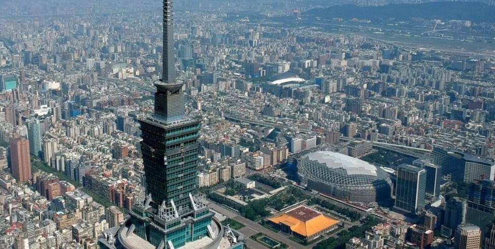 东部战区演习圆满结束！2025年12月31日，东部战区圆满完成演习！多个国家对演