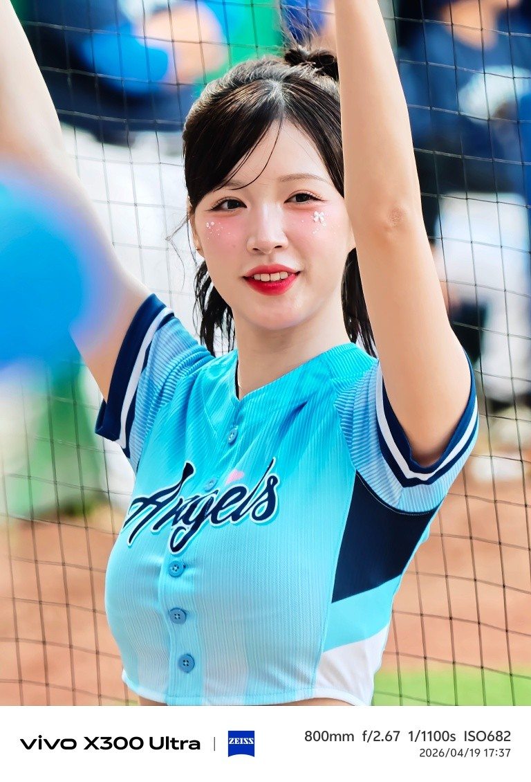 vivo X300 Ultra：把专业 “大炮” 装进口袋的影像革命800mm 