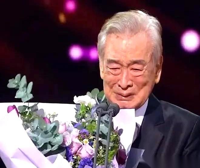 那个在澡堂子里守了一辈子规矩的倔老头，真的走了。
看到李顺载老爷子离世的消息，心