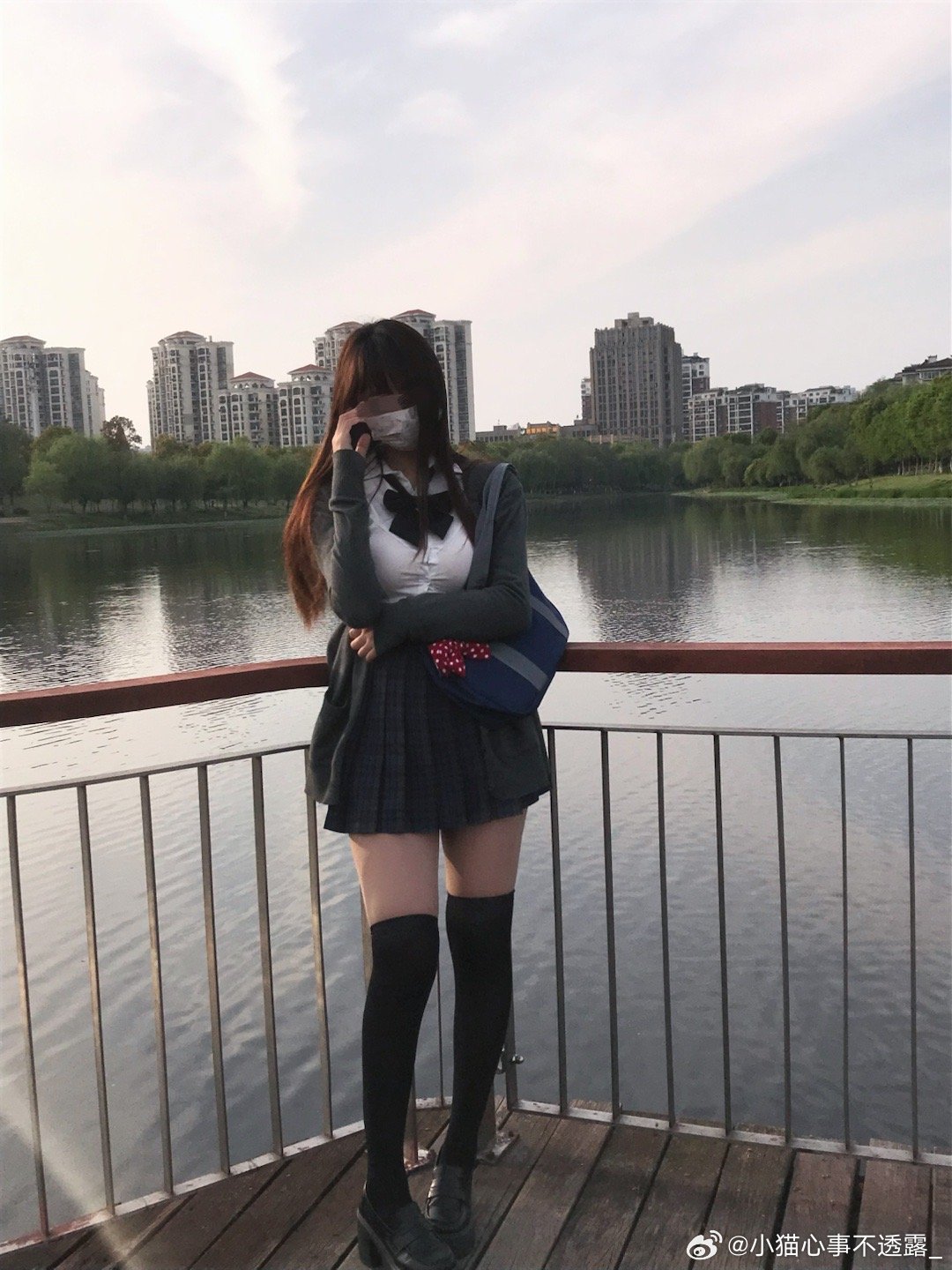 湖邊散步 ​​​