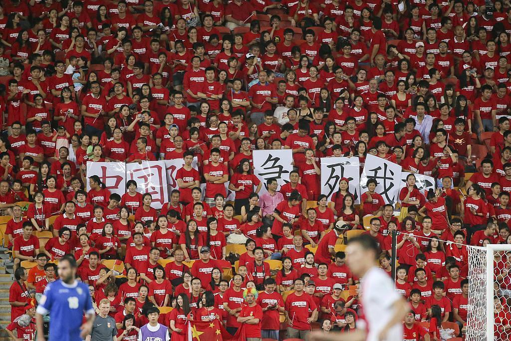 甲A荒唐名场面！川渝之战边裁被曝深夜打“工作麻将”，各方集体辟谣太魔幻

回望甲