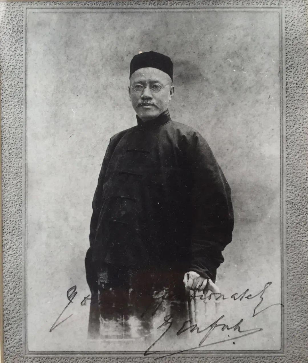 严复与《天演论》：那一年，整个知识界被一本书炸醒了。

1894年，甲午年。这一