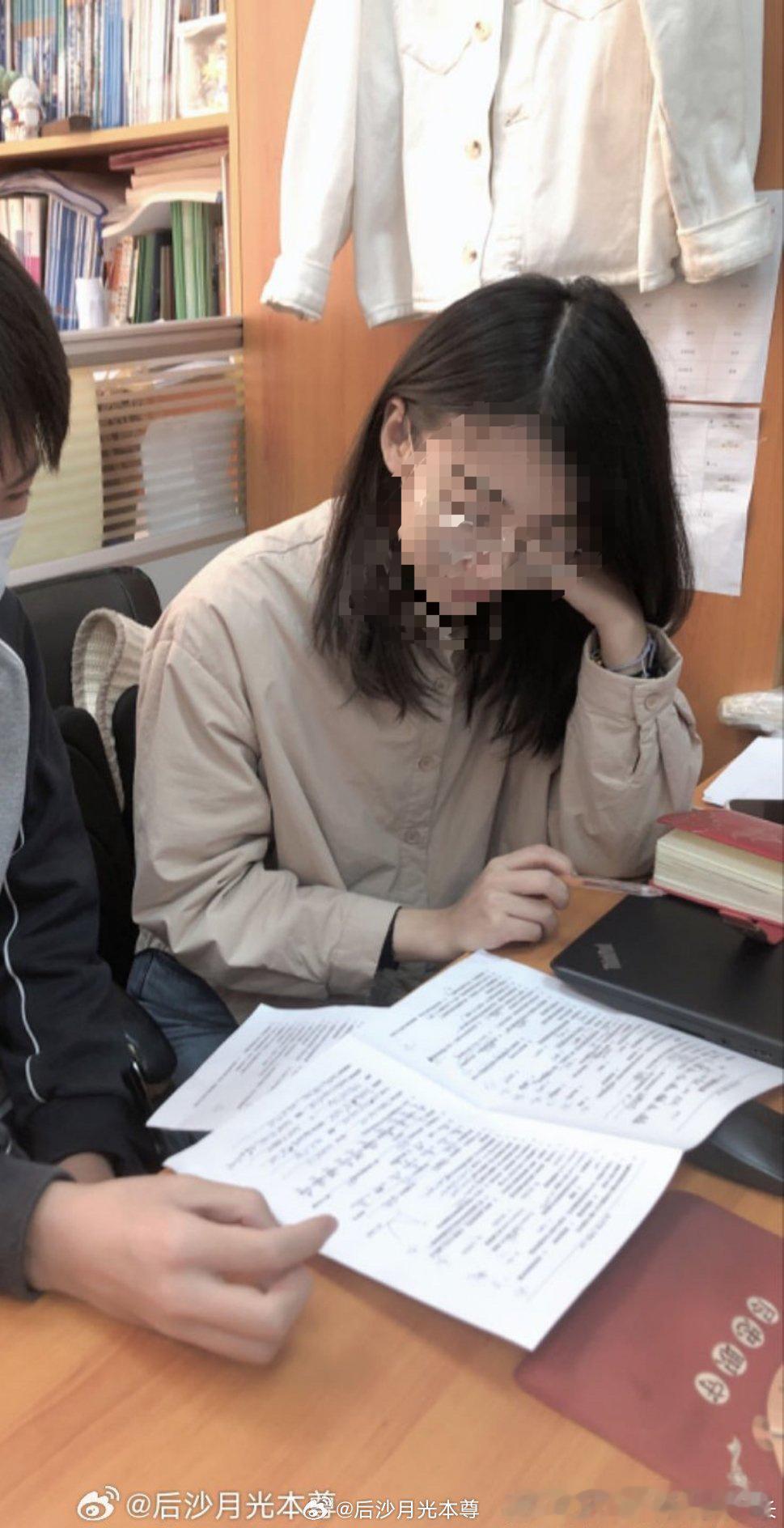 很多普男很蠢，普男最蠢的就是他认为女的都不色普男的观念里，色的是男人，女人不色，