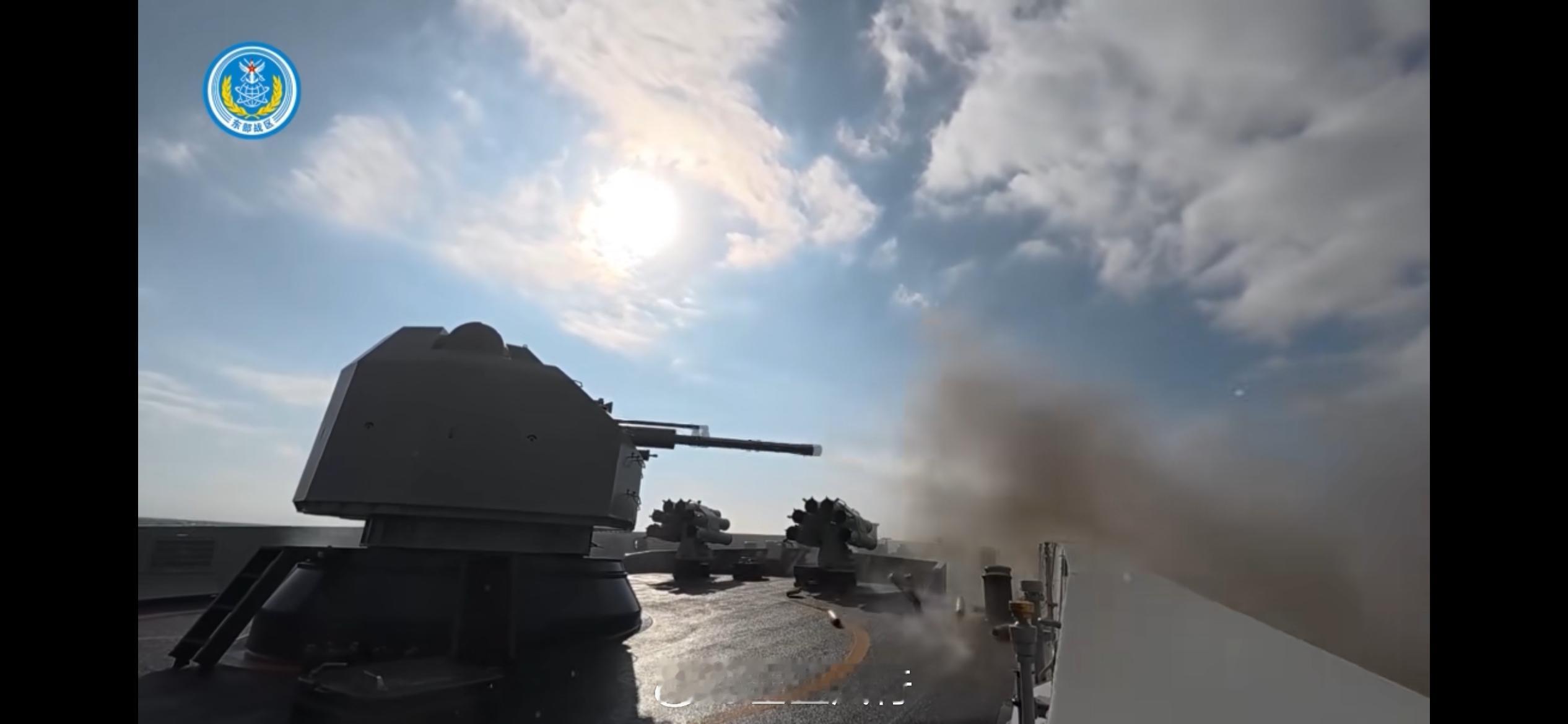 不开玩笑这次非常实战化，因为……从官方报道画面看无论是054的76炮、052C的